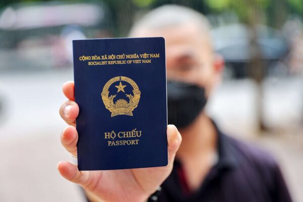Tăng giá làm hộ chiếu online - hộ chiếu Việt Nam mới nhất