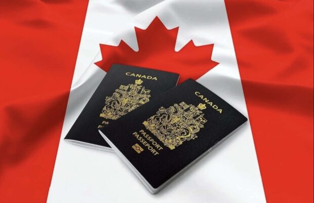 Gia Hạn Visa Canada 2026: Hướng Dẫn Toàn Diện Từ A-Z 5 Gia hạn visa Canada – Hộ chiếu Canada trên nền quốc kỳ