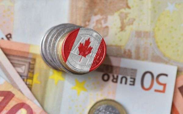 Lệ phí visa Canada minh họa bằng tiền tệ và đồng xu