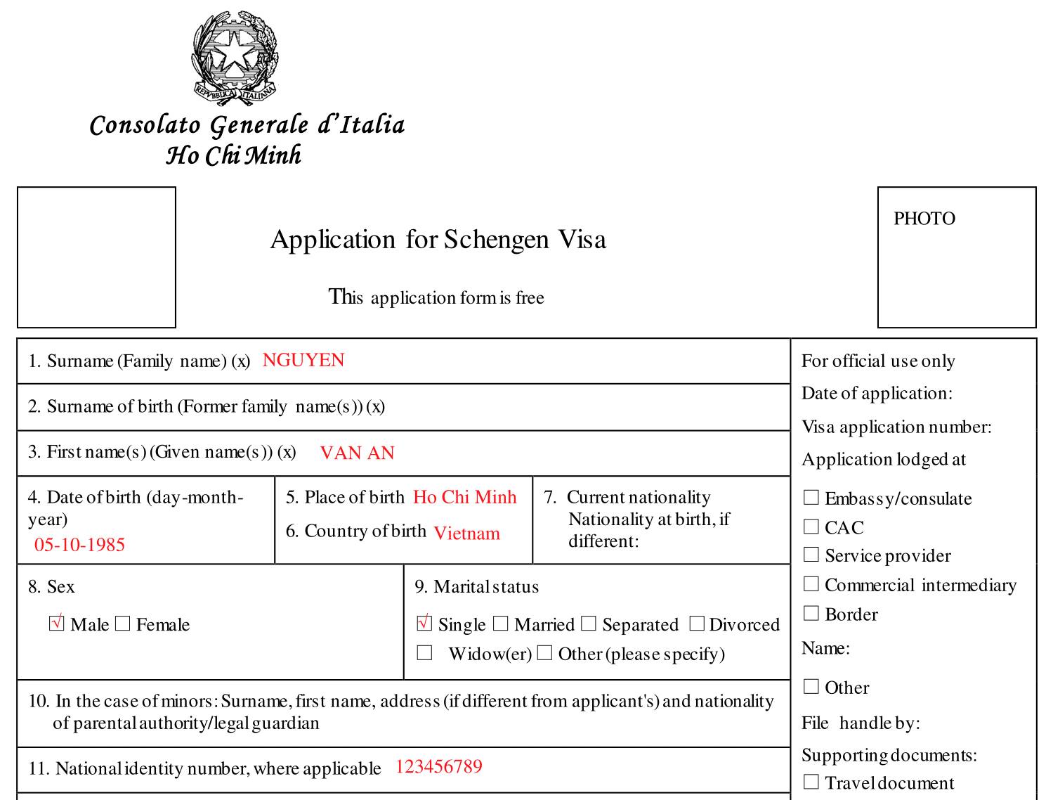 Mẫu đơn xin thị thực Schengen trong bộ hồ sơ xin visa Ý, với các mục thông tin cá nhân quan trọng đã được điền mẫu.