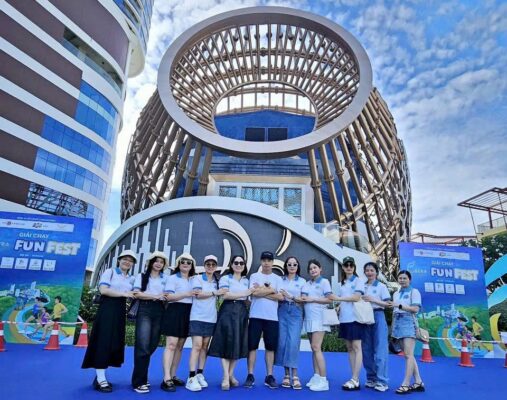 công ty Visa Năm Châu tham gia giải chạy Funfest