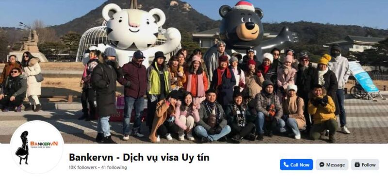 Giao diện fanpage Facebook "Banker.vn - Dịch vụ visa Uy tín" với 10 nghìn người theo dõi, nổi bật với ảnh bìa là một đoàn khách du lịch đông vui.