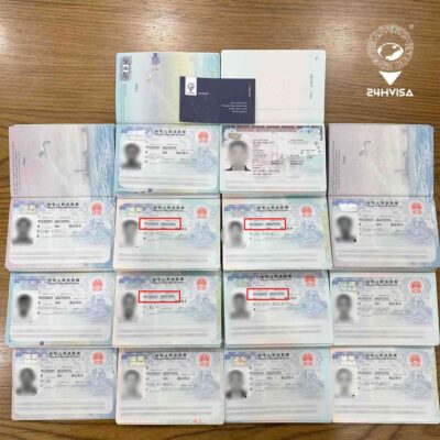 Hình ảnh hàng loạt hộ chiếu được dán visa Trung Quốc thành công của khách hàng, minh chứng cho dịch vụ uy tín của 24HVISA.