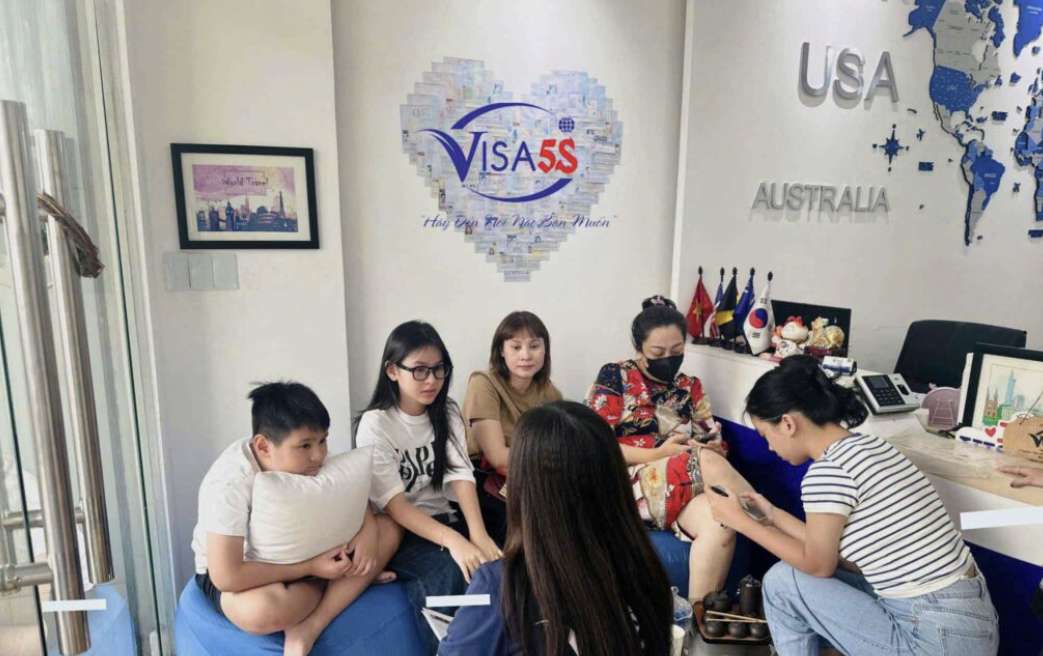 Visa5S Có Uy Tín Không? Tổng Hợp Đánh Giá Từ Khách Hàng 2025 18 khu vực tư vấn tại văn phòng ở Visa5s