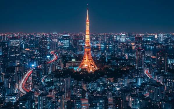 Toàn cảnh thành phố Tokyo về đêm với tháp Tokyo rực rỡ, minh họa cho dịch vụ gia hạn visa Nhật Bản uy tín tại TPHCM.