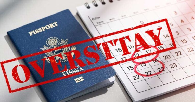 Dịch Vụ Gia Hạn Visa Đài Loan Chuyên Nghiệp Tại Hà Nội 2026 6 Hình ảnh hộ chiếu và lịch bị quá hạn, cảnh báo về hậu quả của việc ở lại quá hạn visa Đài Loan.